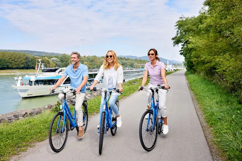 Guests relaxing and enjoying the onboard experience during a VIVA Cruises river sailing