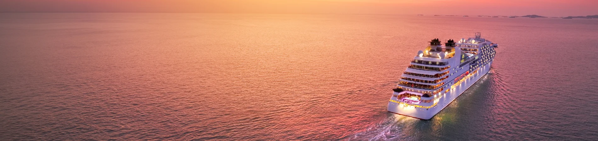 Cruise ship at sea with Tripse