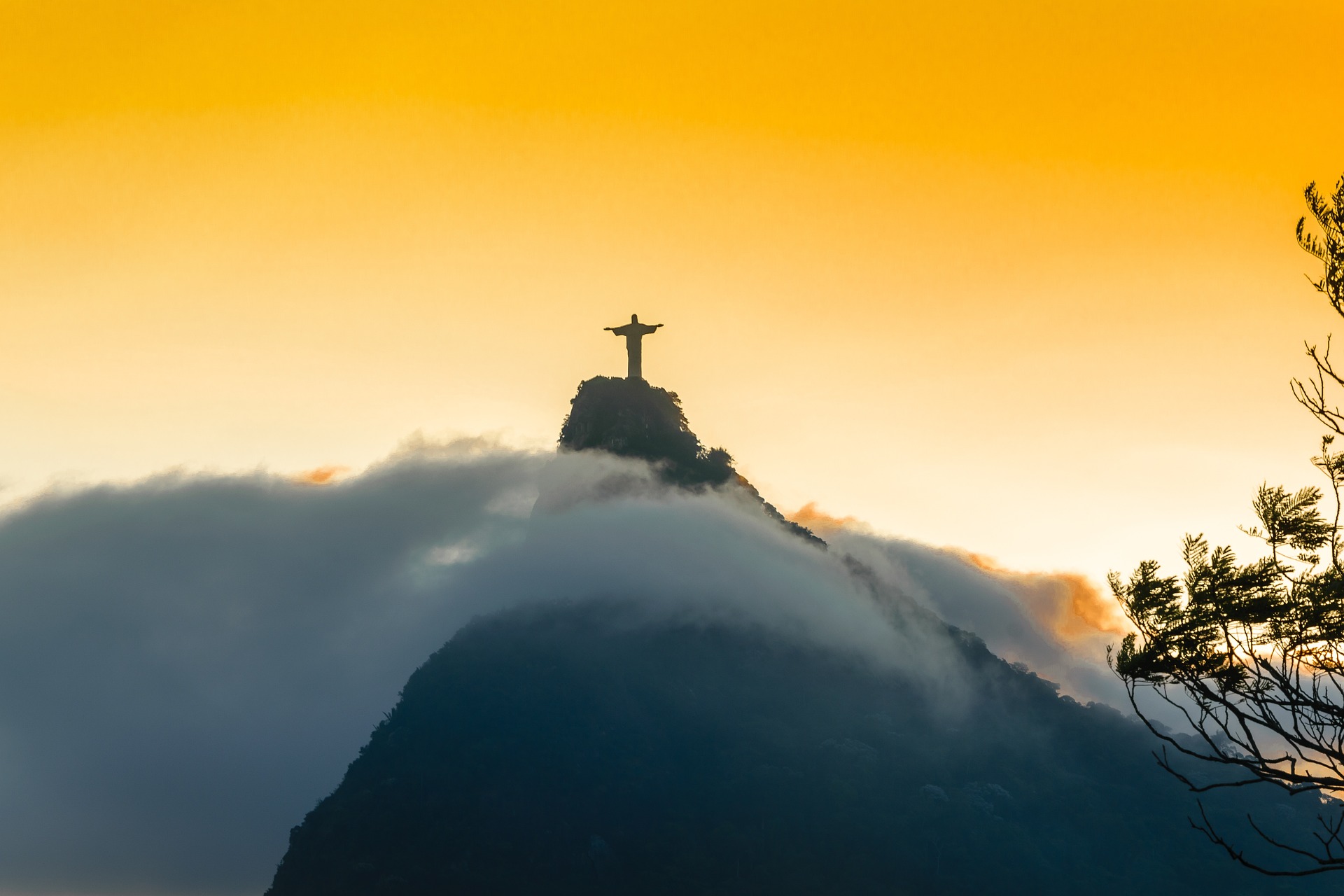 Premium Photo  Yacht club in urca bay of rio de janeiro and christ the  redeemer between the clouds leaning out